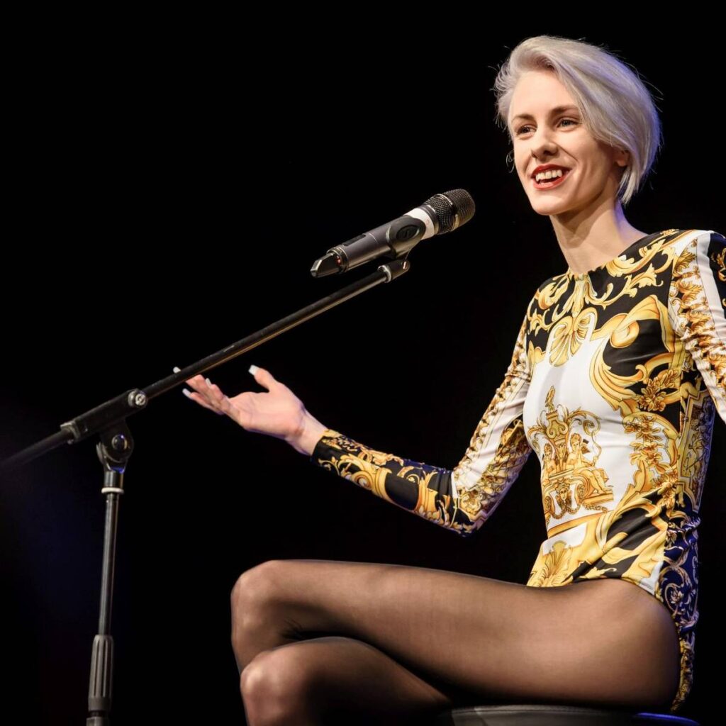 Lisa Eckhart dünn: Warum über ihre Figur so viel gesprochen wird Lisa Eckhart dünn